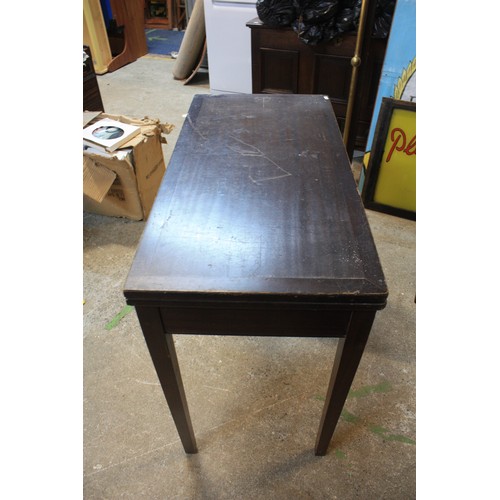 1442 - Foldover card table- scratches to top 29