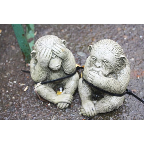 3D - 2 concrete monkey ornaments 5 1/2