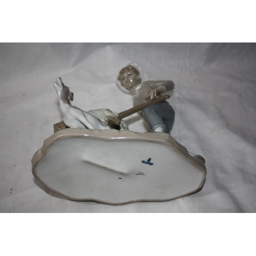 537 - Lladro figure boy with wheelbarrow 9