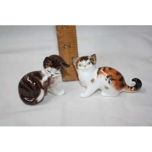 529 - 2 Royal Doulton miniature cat figures HN2584 & 2580