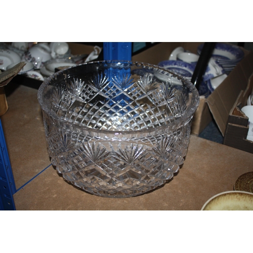 828 - Large glass fruit bowl 11 1/2