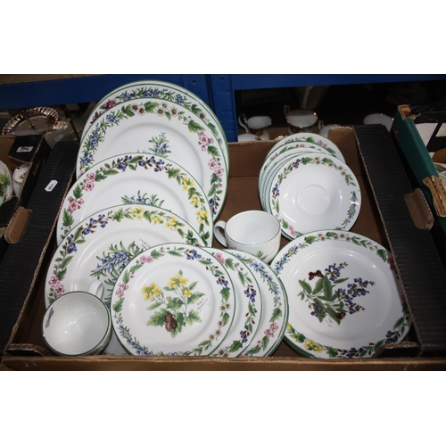 838 - Box Royal Worcester Herb dinnerware etc - some rubbing