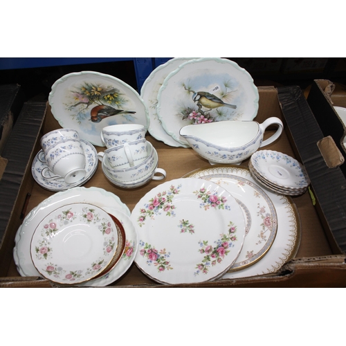 844 - Box Wedgwood, Royal Albert bird plates etc