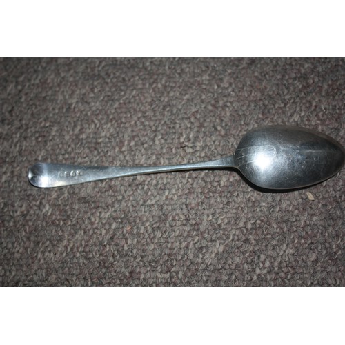 1090 - London silver Old English pattern dessert spoon 38 grammes