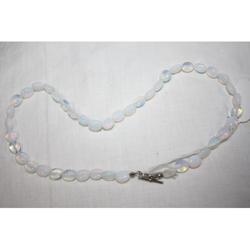 1128 - Blue bead necklace