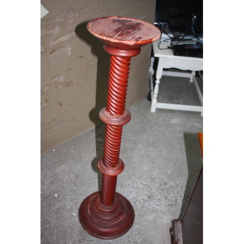 1692 - Red swirl design torchere 38