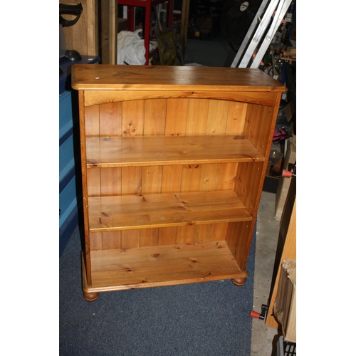 1700 - Pine 3 shelf bookcase 38