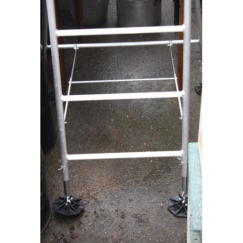 60A - Henchman 7' adjustable leg ladder