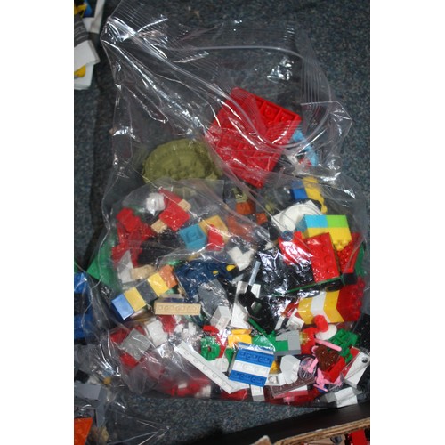 799 - Box assorted Lego etc