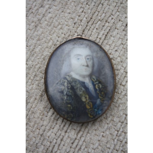 1088 - Antique miniature portrait in gilt metal mount