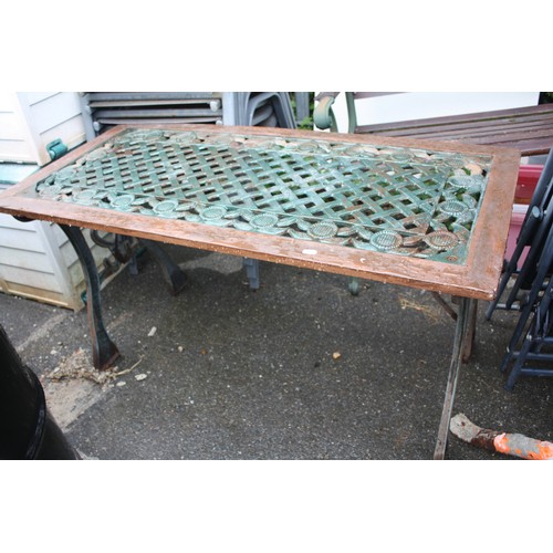 1704 - Iron & wood garden bench 23