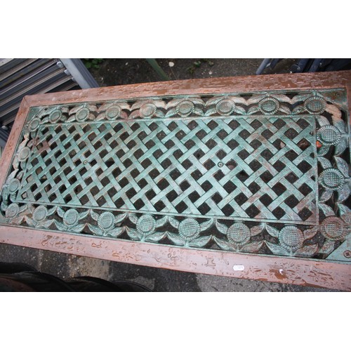 1704 - Iron & wood garden bench 23