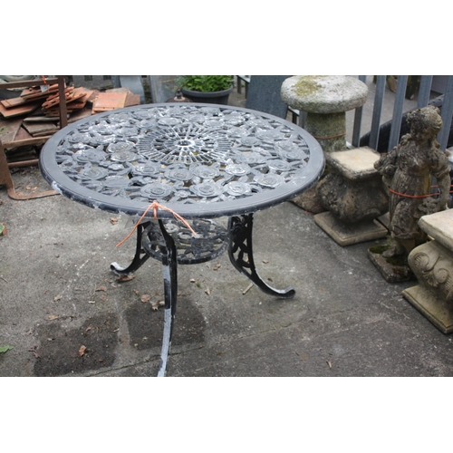 126 - Circular aluminium garden table 35