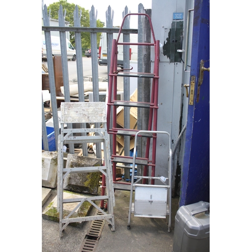 136 - 3 pairs aluminium & metal steps