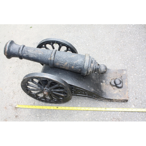 92 - Cast iron cannon 30