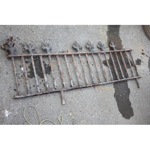 207 - Wrought iron garden railings a/f 47 1/2