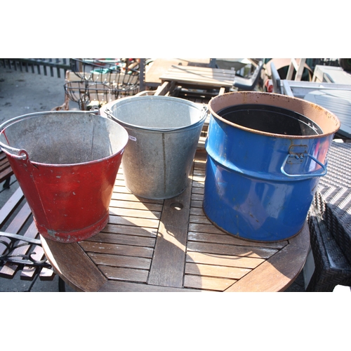 271 - 2 galvanised buckets & blue barrel with handles