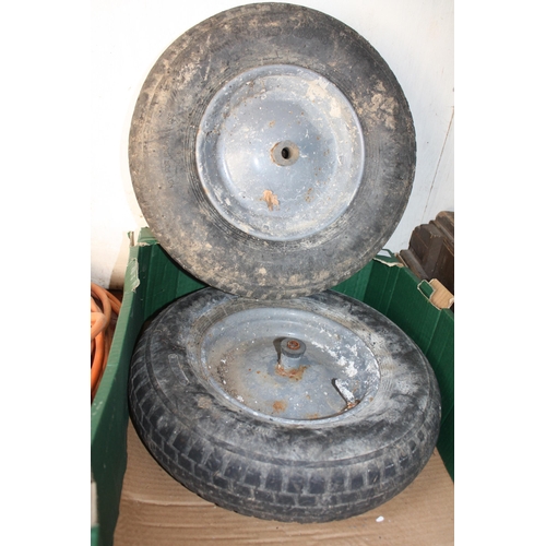 300 - 2 inflated wheelbarrow wheels