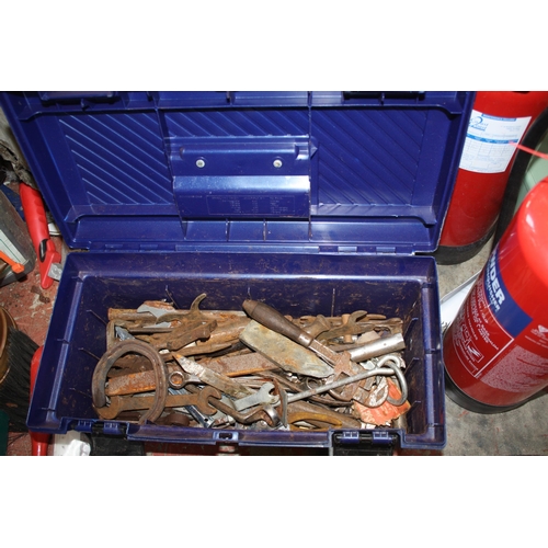 314 - Curver tool box & contents