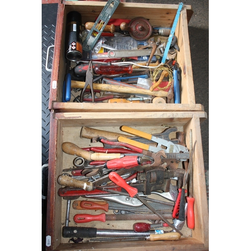 334 - 2 drawers assorted tools