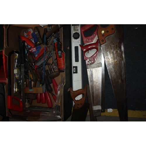 436 - Carton saws, chisels etc