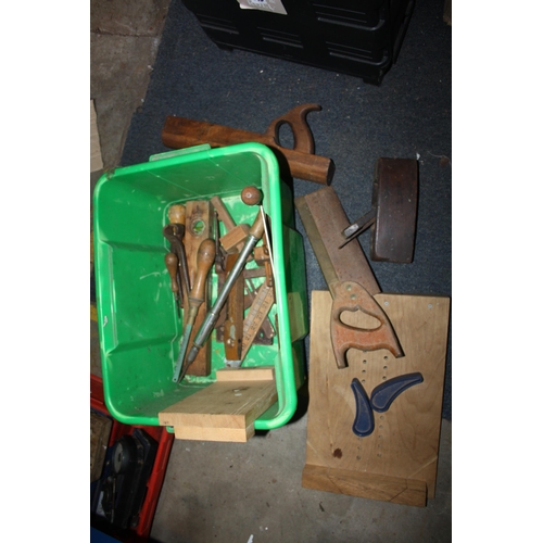 444 - Carton woodworking tools