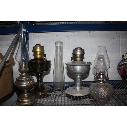 464 - 4 assorted oil lamps & 3 chimneys - tallest without chimney 12