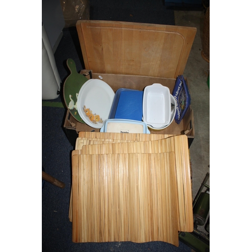 477 - 6 bamboo place mats, large chopping board etc