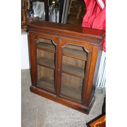 1720 - 2 door glazed oak display cabinet 40