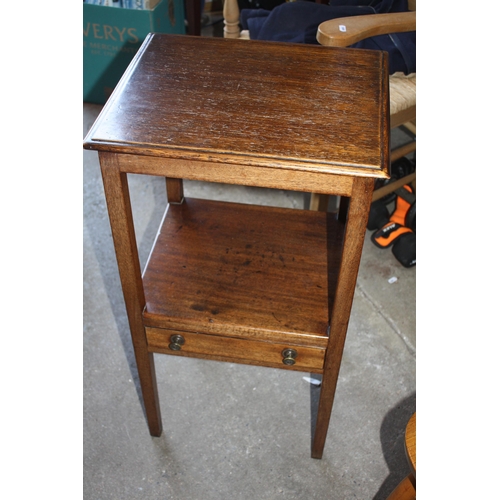 1730 - Oak single drawer side table 31