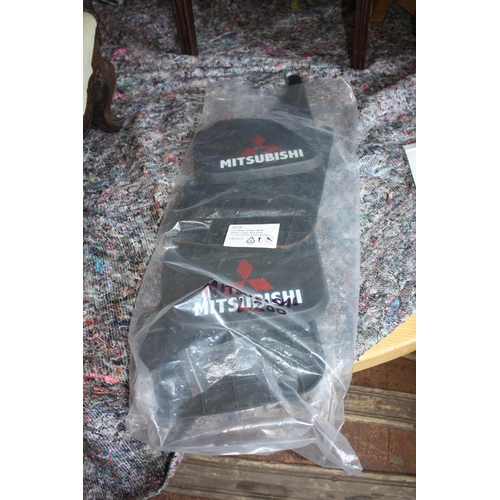 1742 - Set Mitsubishi L200 mud flaps