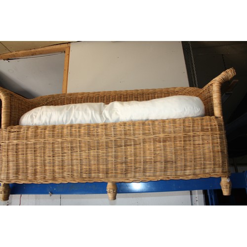 1809 - Wicker couch with cushion 49