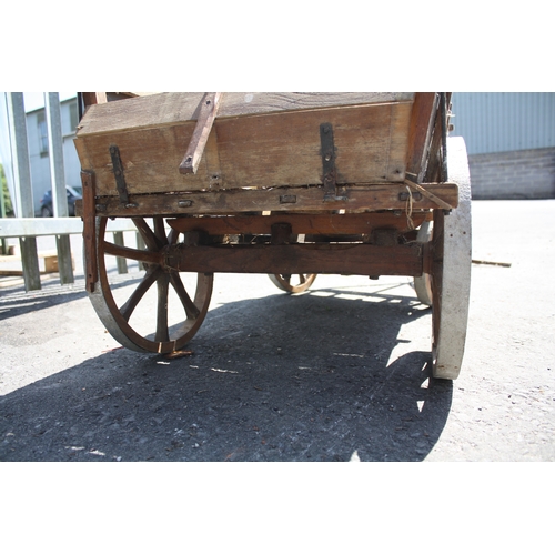 1M - Vintage wooden cart 39