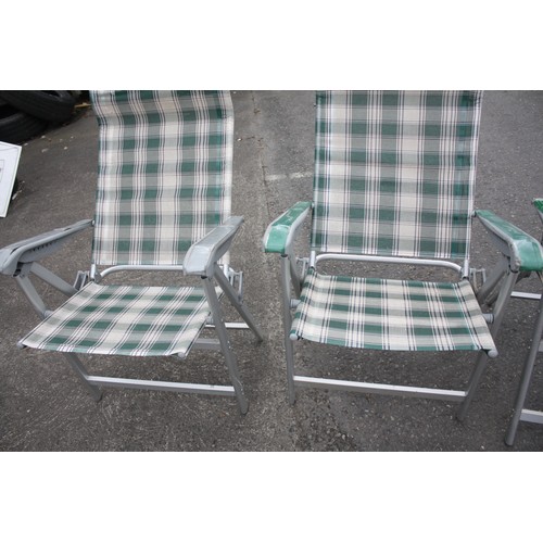 409 - Set 4 folding deck chairs