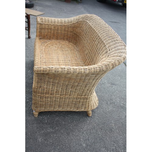 1809 - Wicker couch with cushion 49