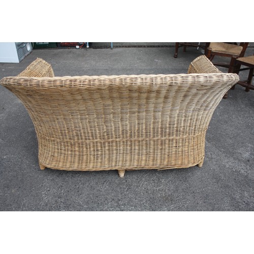 1809 - Wicker couch with cushion 49