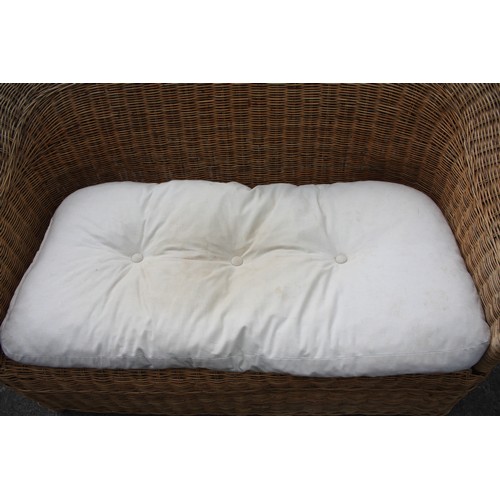 1809 - Wicker couch with cushion 49