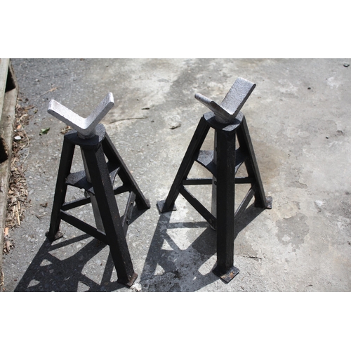 23 - Pair heavy duty axle stands