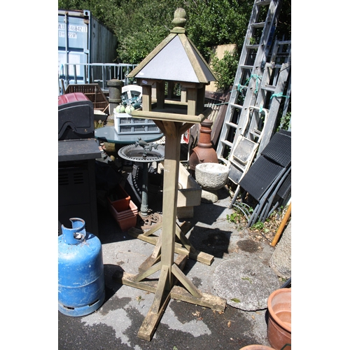 129 - Hutton slate & wood bird table 67