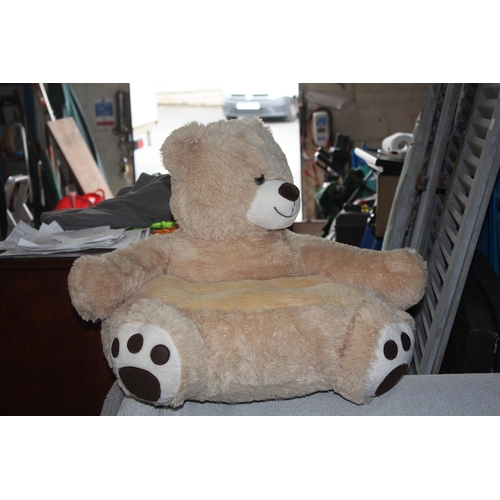 1724 - Childs teddy bear seat