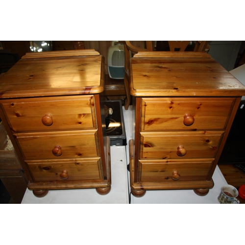 1731 - Pair 3 drawer pine bedside cabinets 27