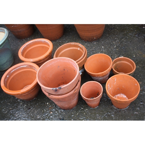 85 - 10 terracotta pots 6