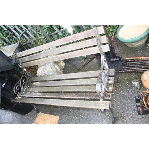 110 - Metal & wood garden bench 45