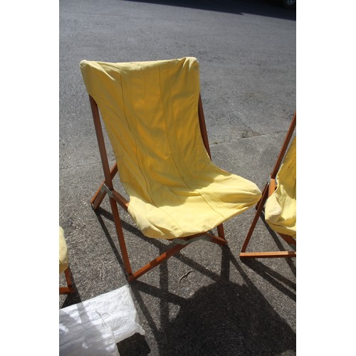 50K - Set 4 unusual garden chairs with canvas covers