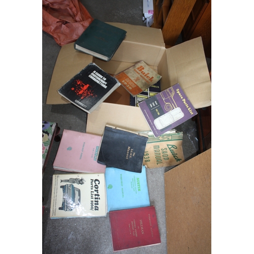 301A - Box of assorted car manuals etc