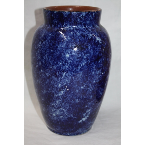 546 - Devon Bovey pottery vase circa 1920/1939 8 1/2