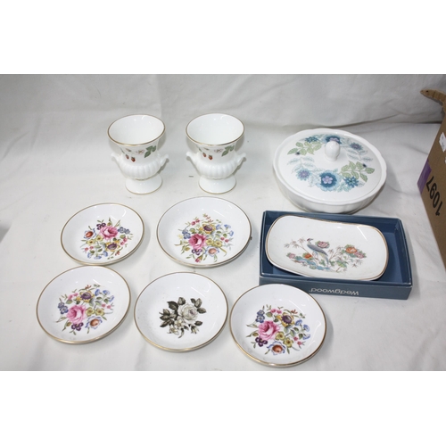 595 - Worcester pin dishes, Wedgwood powder bowl etc