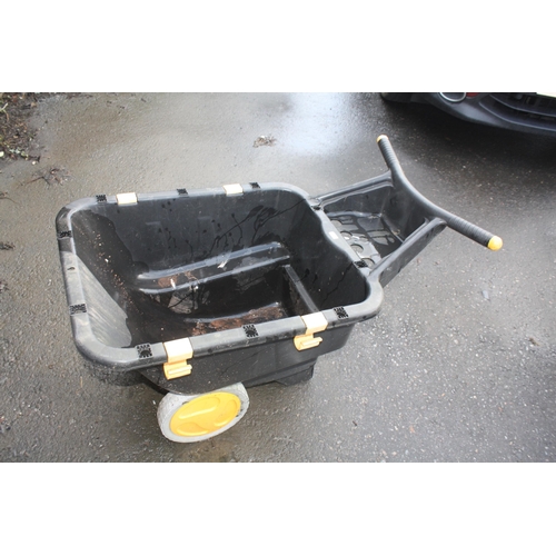 22 - Zag plastic wheelbarrow