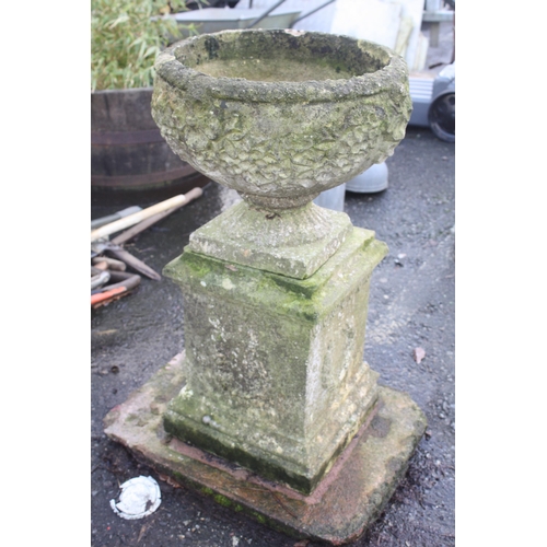 28 - Large urn on pedestal- needs re-attaching 33