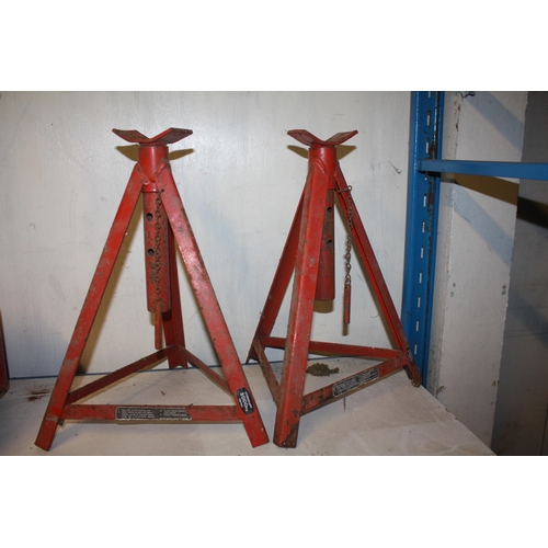 102 - Pair 2000 kg axle stands